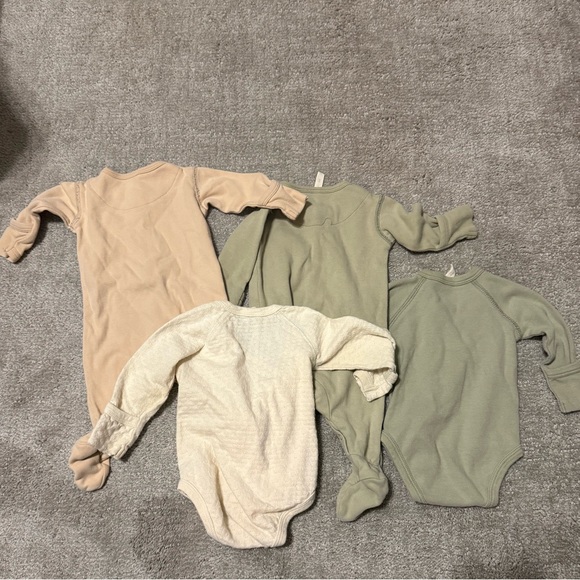 Quincy Mae Baby Tops and Bonnet in Sage, Blush, and Cream - Picture 3 of 4